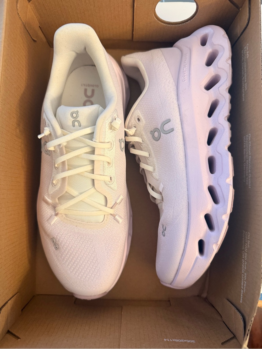 On Cloudtilt Sneakers Ivory / Orchid Size 6 W - Worn Once - Like New + Box